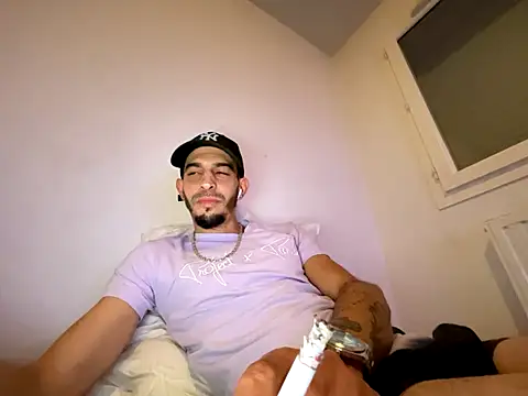 Rebeu313 online show from 12/15/25, 04:55