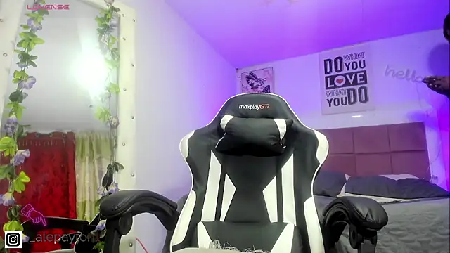 Snapshot of Alexa_paytom1 chatting on 03/30/26, 02:12 Alexa paytom1 online show from 03/30/26, 02:12