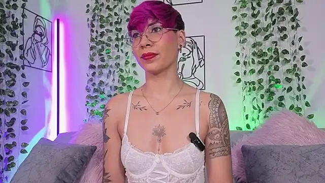 Snapshot of MiaMorgan_ chatting on 04/19/26, 02:05 MiaMorgan online show from 04/19/26, 02:05