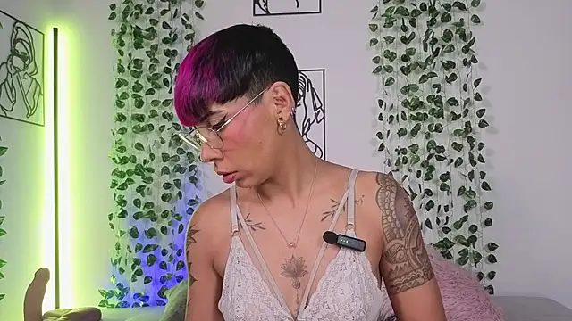 Snapshot of MiaMorgan_ chatting on 05/15/26, 04:03 MiaMorgan online show from 05/15/26, 04:03