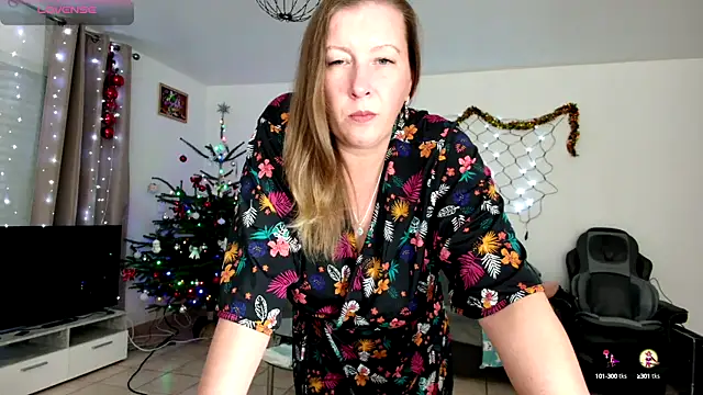 Snapshot of YOUR_ELENA chatting on 12/17/24, 06:20 YOUR ELENA online show from 12/17/24, 06:20