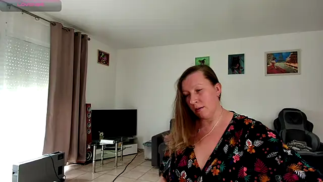 Snapshot of YOUR_ELENA chatting on 01/20/25, 10:40 YOUR ELENA online show from 01/20/25, 10:40