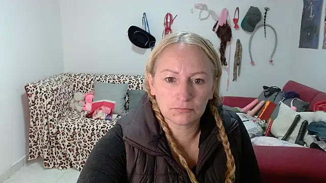 emperabigbootybigass online show from 03/18/26, 12:41