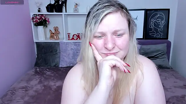 AnnaXCherri online show from 11/07/25, 04:12