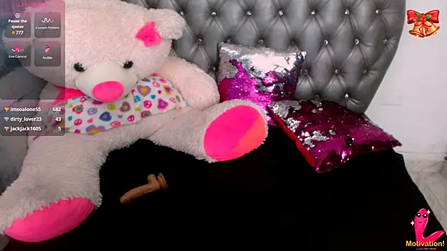 Snapshot of samy__milf chatting on 12/15/24, 04:40 samy milf online show from 12/15/24, 04:40