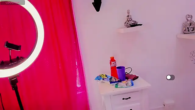 Snapshot of samy__milf chatting on 10/03/25, 07:00 samy milf online show from 10/03/25, 07:00