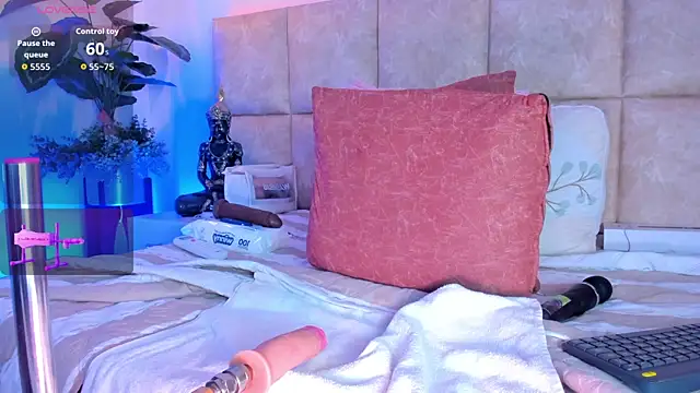 LizSheibaum online show from 11/30/25, 04:11