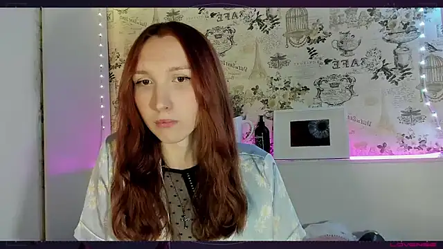 Snapshot of LisaIcon chatting on 12/17/24, 02:22 LisaIcon online show from 12/17/24, 02:22