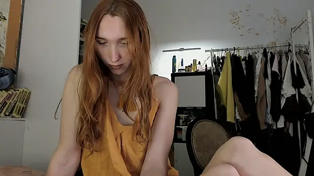 Snapshot of LisaIcon chatting on 11/19/25, 11:43 LisaIcon online show from 11/19/25, 11:43