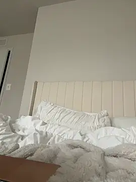 Snapshot of emilycoco chatting on 02/22/26, 08:40 emilycoco online show from 02/22/26, 08:40