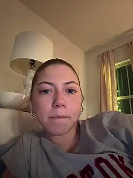 Snapshot of emilycoco chatting on 04/19/26, 04:01 emilycoco online show from 04/19/26, 04:01