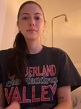 Snapshot of emilycoco chatting on 05/10/26, 01:44 emilycoco online show from 05/10/26, 01:44