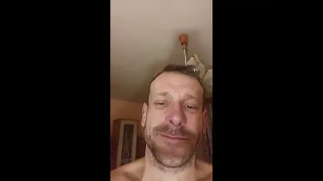 Snapshot of DonCristian chatting on 12/21/25, 02:41 DonCristian online show from 12/21/25, 02:41