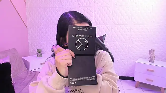 Violetaa diazz online show from 11/24/25, 09:14