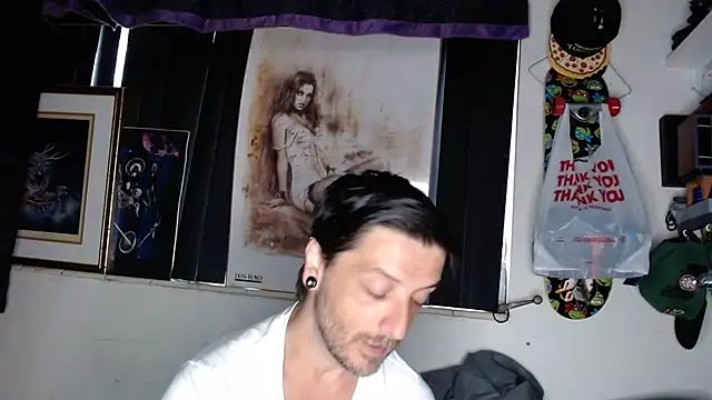 Snapshot of titclitcmndr chatting on 01/29/25, 08:04 titclitcmndr online show from 01/29/25, 08:04