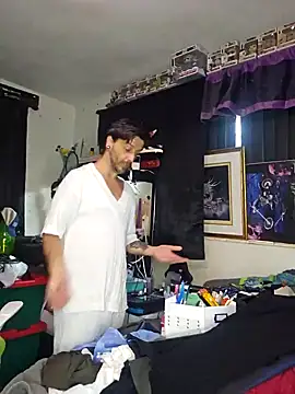 Snapshot of titclitcmndr chatting on 02/02/25, 05:59 titclitcmndr online show from 02/02/25, 05:59