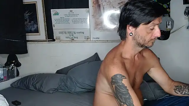 Snapshot of titclitcmndr chatting on 02/12/25, 12:05 titclitcmndr online show from 02/12/25, 12:05