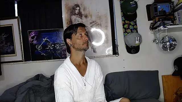 Snapshot of titclitcmndr chatting on 02/18/25, 01:00 titclitcmndr online show from 02/18/25, 01:00