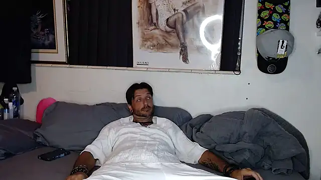 Snapshot of titclitcmndr chatting on 03/11/25, 11:37 titclitcmndr online show from 03/11/25, 11:37