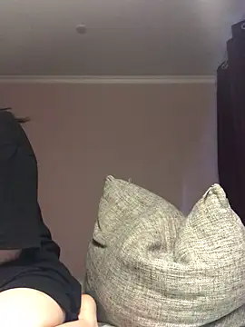 Snapshot of Milka23 chatting on 12/15/24, 01:00 Milka23 online show from 12/15/24, 01:00