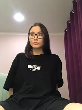 Snapshot of Milka23 chatting on 12/24/24, 01:28 Milka23 online show from 12/24/24, 01:28