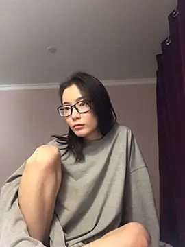 Snapshot of Milka23 chatting on 12/29/24, 02:42 Milka23 online show from 12/29/24, 02:42