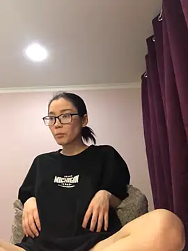 Snapshot of Milka23 chatting on 12/30/24, 04:08 Milka23 online show from 12/30/24, 04:08