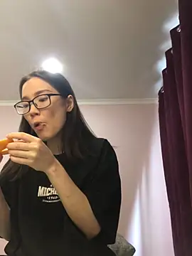 Snapshot of Milka23 chatting on 01/14/25, 08:31 Milka23 online show from 01/14/25, 08:31