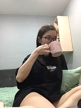 Snapshot of Milka23 chatting on 02/15/25, 10:52 Milka23 online show from 02/15/25, 10:52