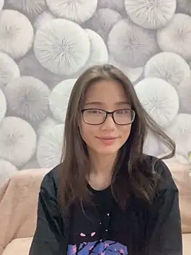 Snapshot of Milka23 chatting on 03/13/25, 07:39 Milka23 online show from 03/13/25, 07:39