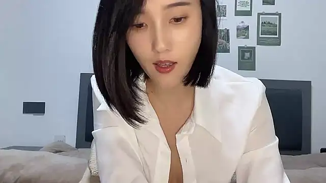 Snapshot of Arrebo1 chatting on 12/18/24, 01:02 Arrebo1 online show from 12/18/24, 01:02