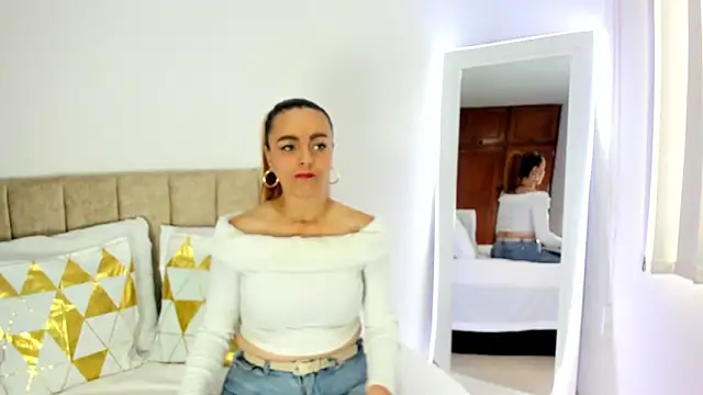 cristalwalker   online show from 11/13/25, 12:37