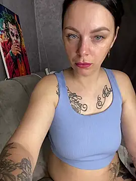 Snapshot of Lola_Hale chatting on 06/12/26, 08:30 Lola Hale online show from 06/12/26, 08:30