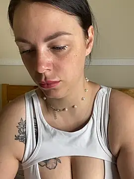 Snapshot of Lola_Hale chatting on 06/21/26, 07:22 Lola Hale online show from 06/21/26, 07:22