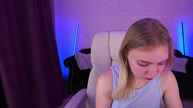 EmilySunshineS online show from 12/17/24, 10:22