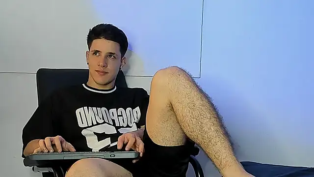Snapshot of Adan_rivas_ chatting on 02/20/25, 02:18 Adan rivas online show from 02/20/25, 02:18