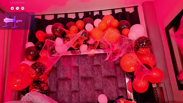 Snapshot of Mia_Oxford chatting on 10/18/25, 01:08 Mia Oxford online show from 10/18/25, 01:08