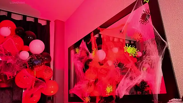 Snapshot of Mia_Oxford chatting on 10/20/25, 12:16 Mia Oxford online show from 10/20/25, 12:16