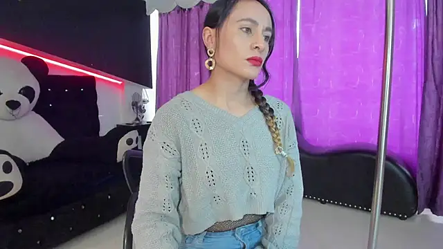 Coral Gibson online show from 09/17/25, 01:24