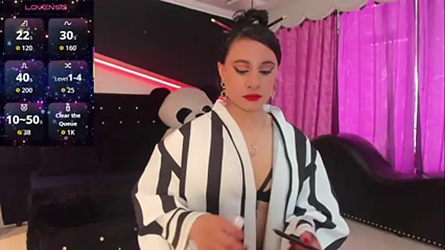 Coral Gibson online show from 11/03/25, 01:23