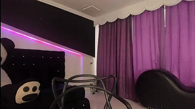 Coral Gibson online show from 04/08/26, 12:16