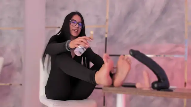 Ellaochoa online show from 12/22/25, 11:29