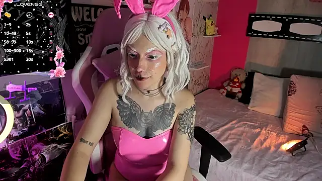 Snapshot of AuroraChann chatting on 10/26/25, 02:17 AuroraChann online show from 10/26/25, 02:17