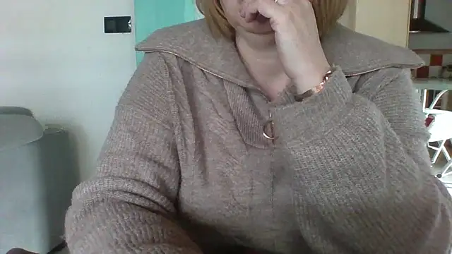 Snapshot of Sandcoq chatting on 03/11/25, 01:12 Sandcoq online show from 03/11/25, 01:12