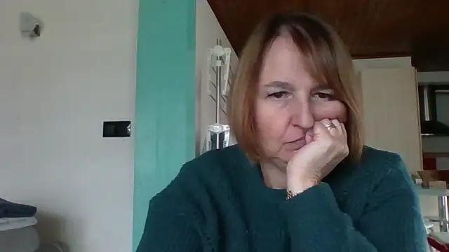 Snapshot of Sandcoq chatting on 03/25/26, 02:45 Sandcoq online show from 03/25/26, 02:45