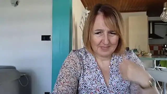 Snapshot of Sandcoq chatting on 04/10/26, 08:52 Sandcoq online show from 04/10/26, 08:52