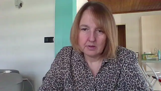 Snapshot of Sandcoq chatting on 04/15/26, 10:33 Sandcoq online show from 04/15/26, 10:33