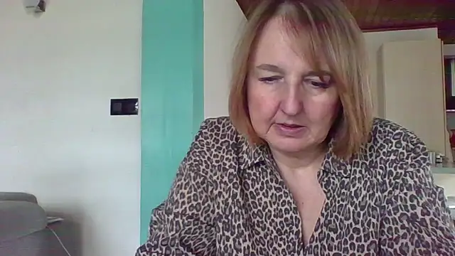 Snapshot of Sandcoq chatting on 04/16/26, 11:55 Sandcoq online show from 04/16/26, 11:55