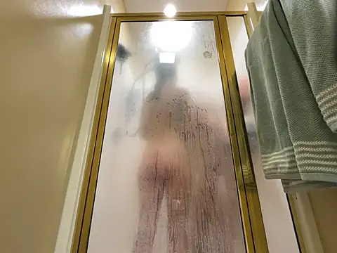 Snapshot of Maxinebabyyy chatting on 12/17/24, 06:20 Maxinebabyyy online show from 12/17/24, 06:20