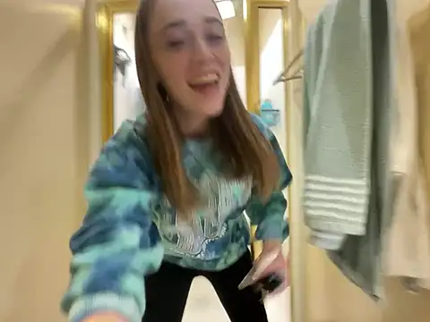 Snapshot of Maxinebabyyy chatting on 01/31/25, 01:43 Maxinebabyyy online show from 01/31/25, 01:43